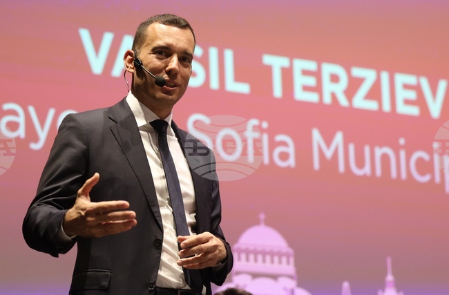 Няма как да се развива туризъм без свързаност, каза кметът на София Васил Терзиев