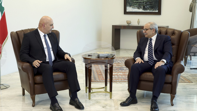 Ливанският премиер призова страната му да не бъде въвличана в "авантюри"; лидерът на "Хизбула" отмени планирана за днес реч