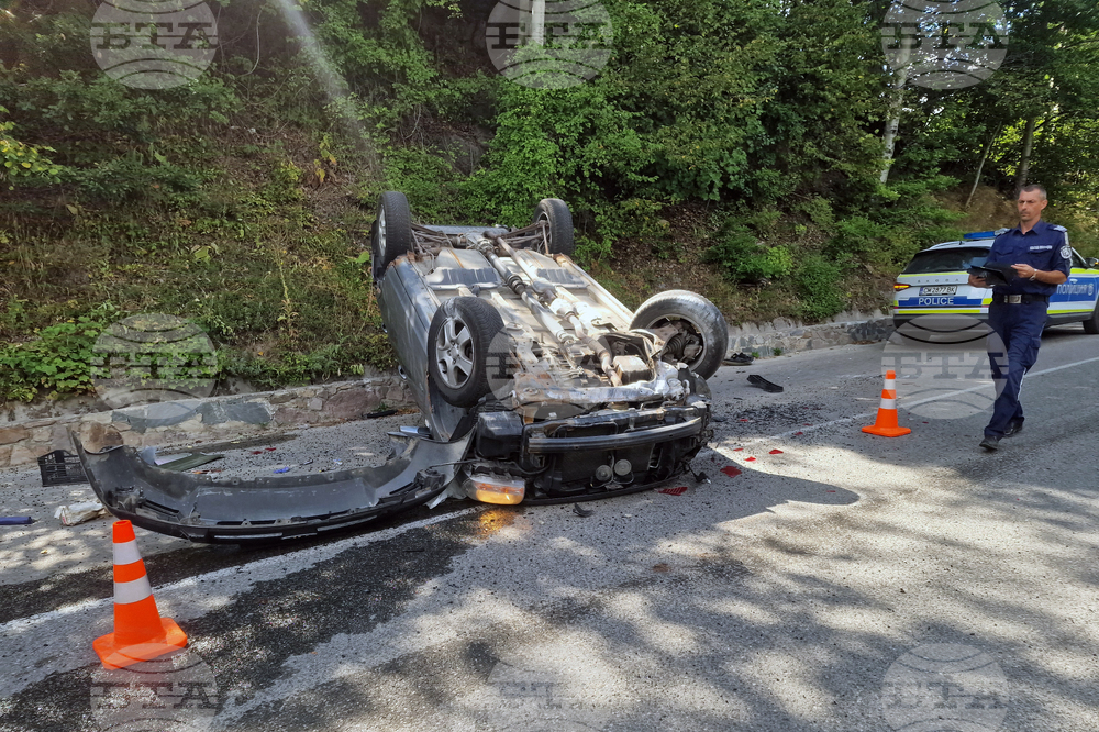 Заради катастрофа е затруднено движението на пътя от Пампорово към Смолян, няма пострадали