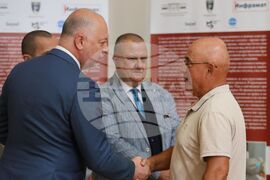 „С една глава по-висока. Втората статуя от Хераклея Синтика“ - изложба