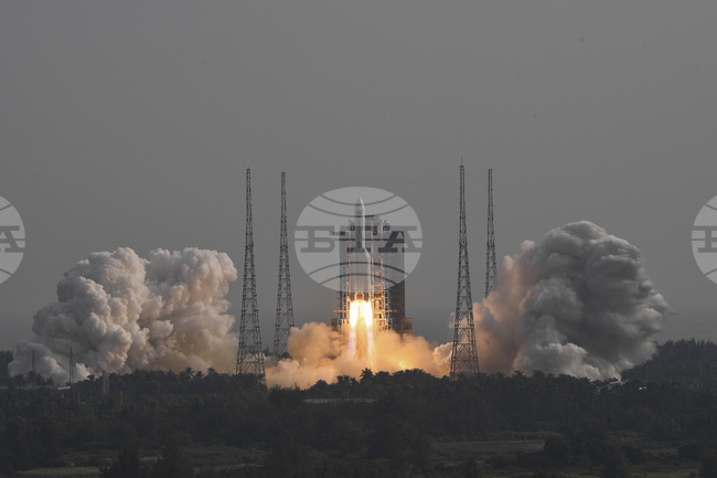 Китай успешно тества нова ракета за полети до Луната 