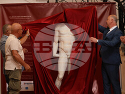 „С една глава по-висока. Втората статуя от Хераклея Синтика“ - изложба