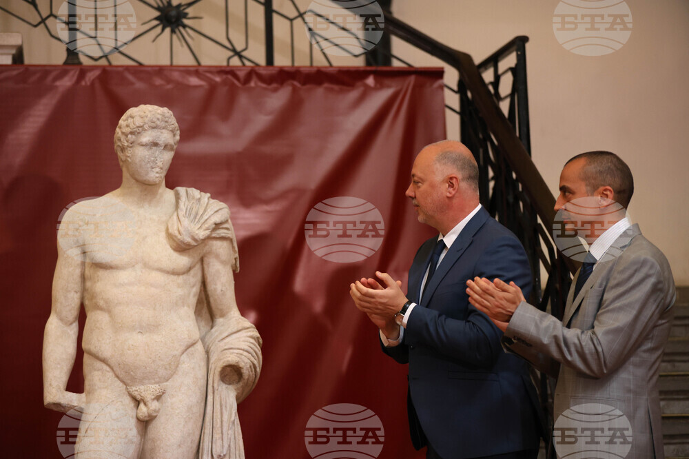 „С една глава по-висока. Втората статуя от Хераклея Синтика“ - изложба