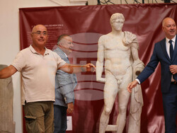 „С една глава по-висока. Втората статуя от Хераклея Синтика“ - изложба