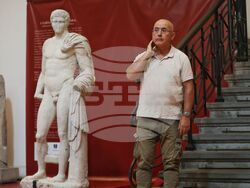 „С една глава по-висока. Втората статуя от Хераклея Синтика“ - изложба