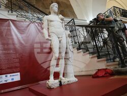 „С една глава по-висока. Втората статуя от Хераклея Синтика“ - изложба