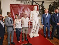 „С една глава по-висока. Втората статуя от Хераклея Синтика“ - изложба