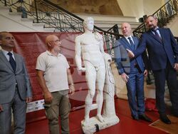 „С една глава по-висока. Втората статуя от Хераклея Синтика“ - изложба