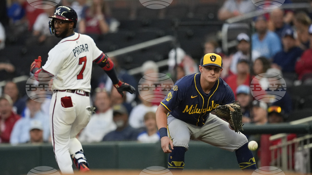 Brewers Braves Baseball