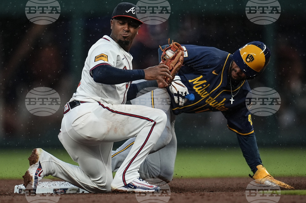 Brewers Braves Baseball