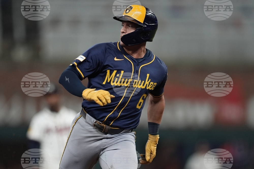Brewers Braves Baseball