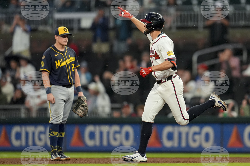 Brewers Braves Baseball