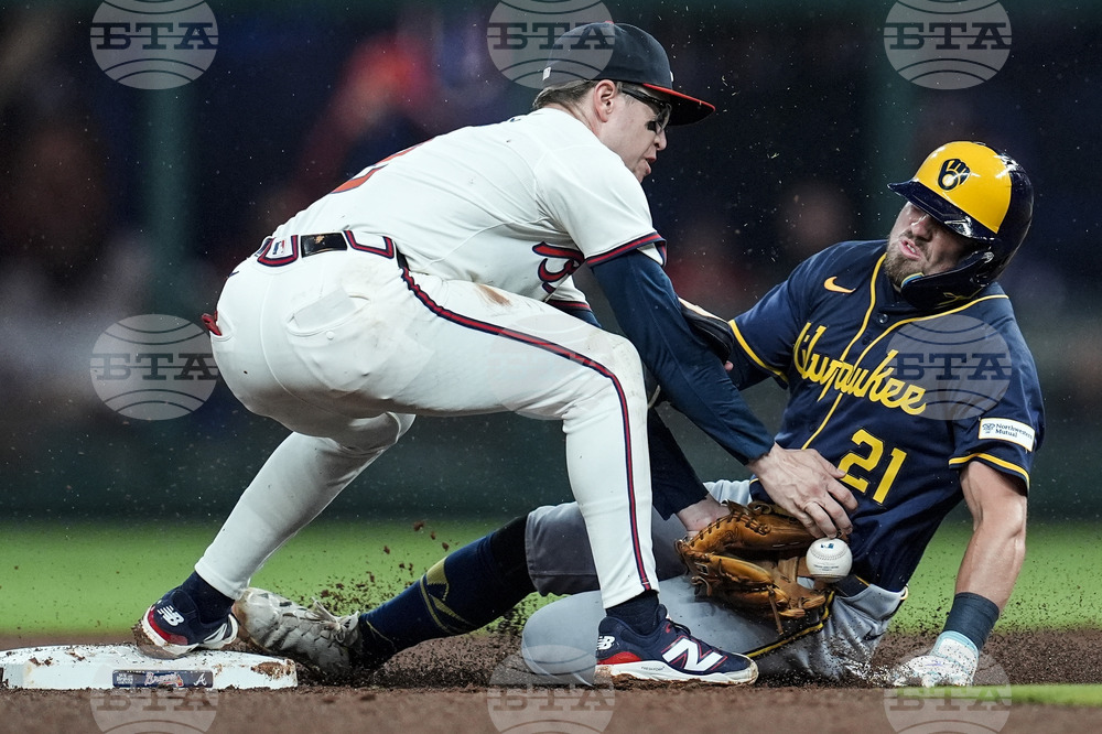 Brewers Braves Baseball