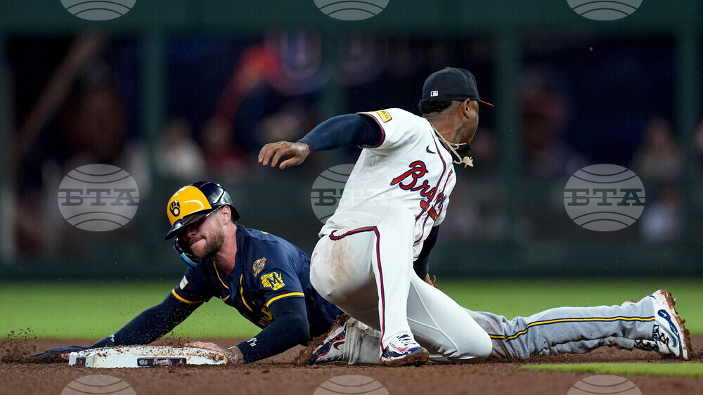 Brewers Braves Baseball