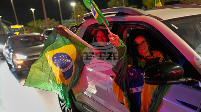 Поддръжници на бившия бразилски президент Болсонаро окупираха трибуната на парламента