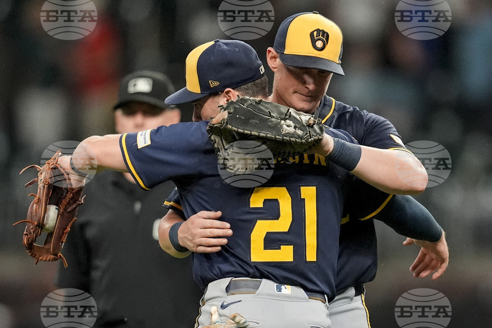 Brewers Braves Baseball