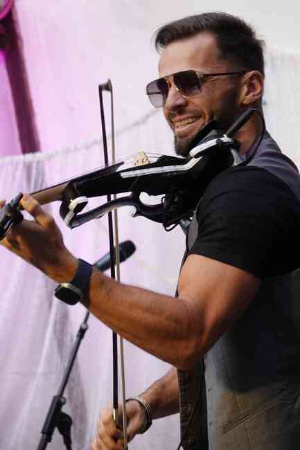 Община Шумен: Прочутият цигулар Светлин Радославов-Свет с концерт на „Лято Арт“