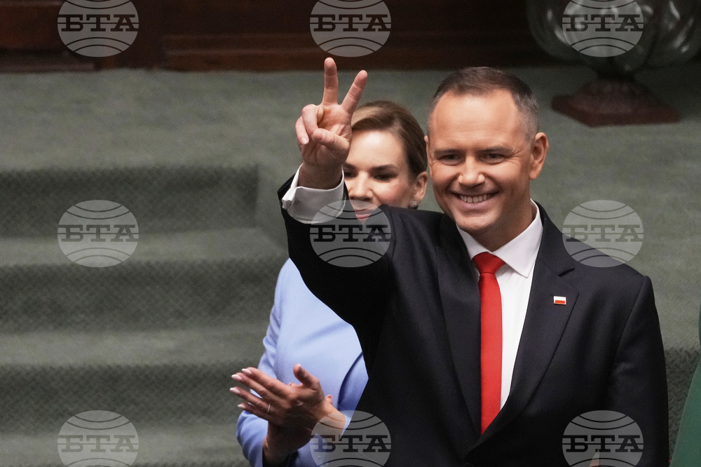 Как ще работи новият полски президент Навроцки с правителството на Туск?