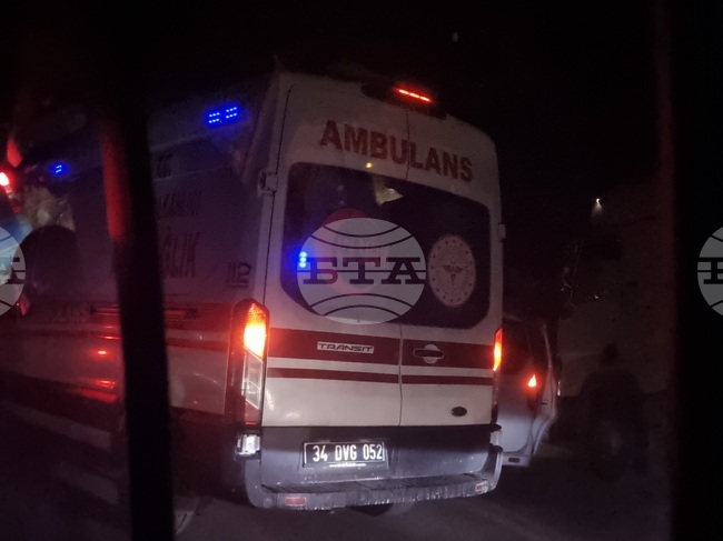 Автомобил се вряза в група ученици в окръг Анкара; двама тийнейджъри са ранени