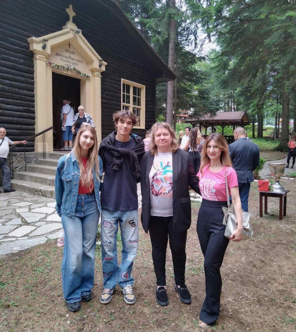 Председателят на Народното събрание Наталия Киселова присъства на архиерейската света литургия в храм „Преображение Господне“ в Боровец