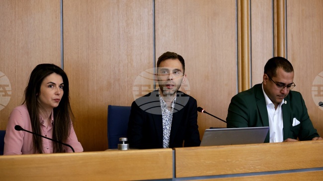 Софиянци ще се вдигнат на протест, ако държавата не преосмисли решението си за разпродаване на държавни имоти в София, заявиха от "Спаси София"