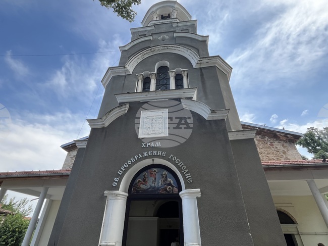 Църквата „Свето Преображение Господне“ в Свищов с литургия чества храмовия си празник