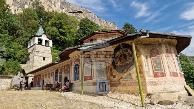 Хора от цяла България и от чужбина посетиха Преображенския манастир край Велико Търново за храмовия му празник