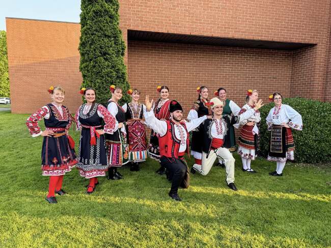 Фолклорен танцов ансамбъл „Хопа Троп“ в Сиатъл участва във фестивала „Фолклорен водопад” в Ниагара Фолс, Канада