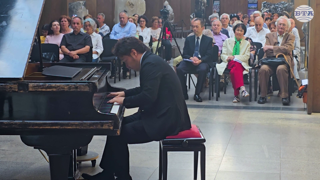 С концерт на японски пианист и поднасяне на цветя пред „Камъка от Хирошима“ в София беше отбелязана годишнина от атомната бомбардировка