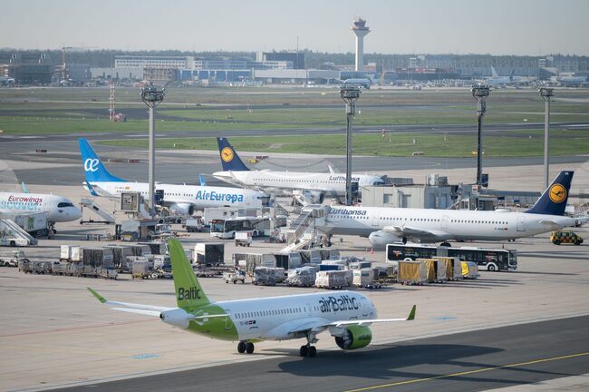 Европейски нюзрум: Край на ограниченията за течности на летищата в ЕС и на таксите за допълнителен багаж? Няма да стане толкова бързо