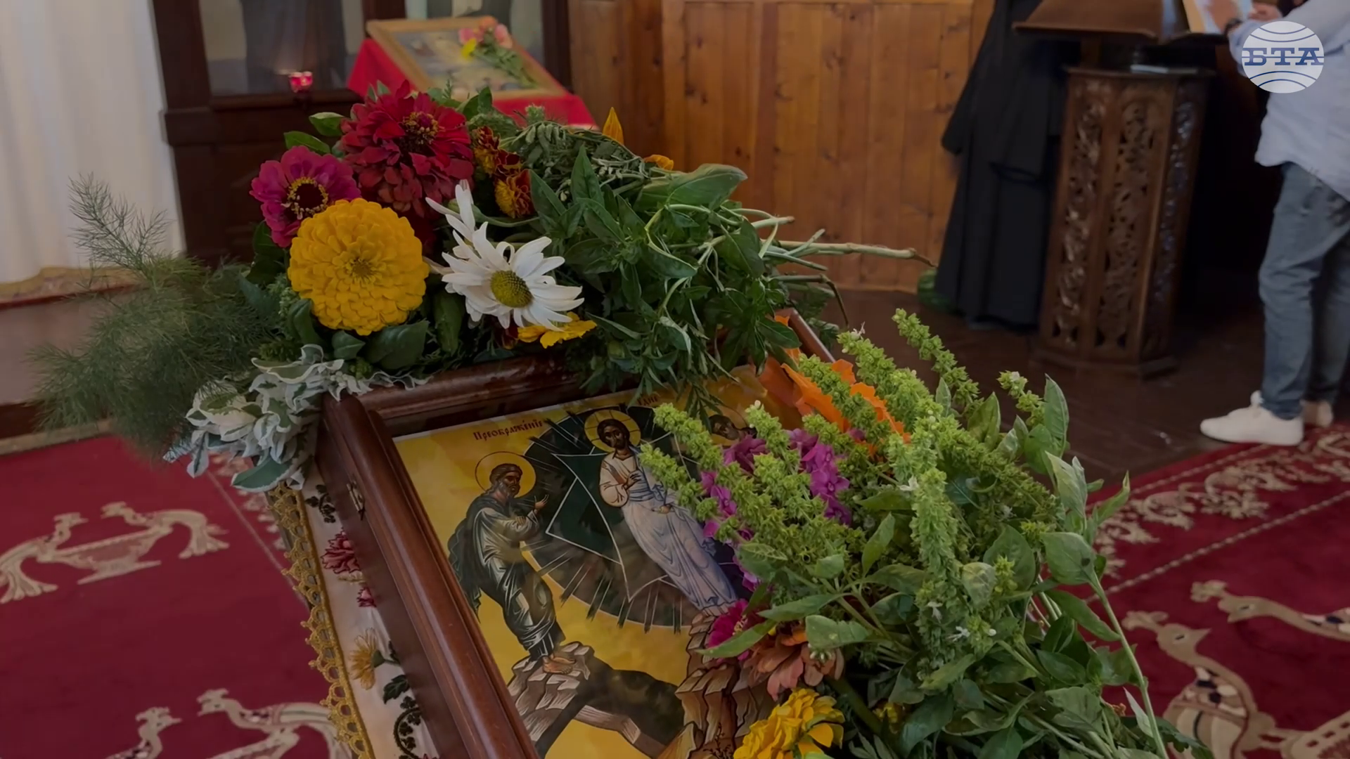 Храм „Преображение Господне“ в Боровец - единствената дървена църква в България, отбеляза празника си