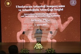 Турция - археологическа експозиция - статуята на Марк Аврелий