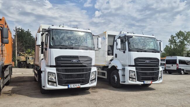 Общинското предприятие в Търговище разполага с два нови сметосъбиращи автомобила