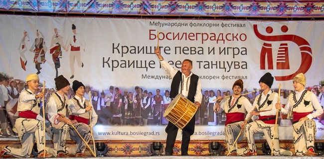 Шестнадесетото издание от Международния фолклорен фестивал „Босилеградско краище пее и танцува“ приключи с галаконцерт