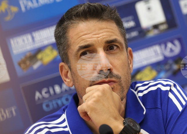 Треньорът Хулио Веласкес определи групата на Левски за реванша срещу Сабах, Костадинов е в списъка