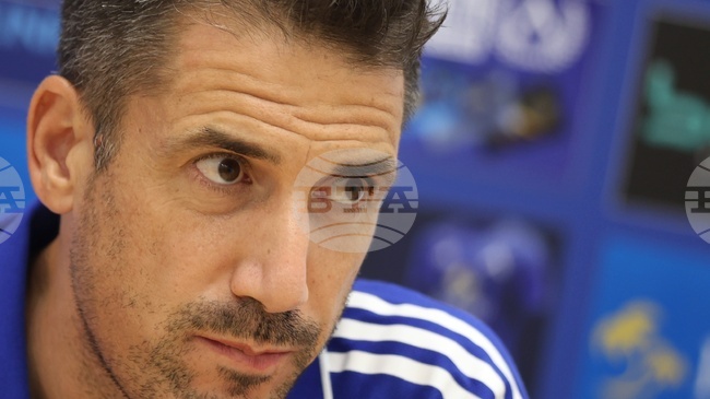 Резултатите на Славия задължават футболистите на Левски да бъдат още по-отговорни на терена, заяви треньорът Хулио Веласкес