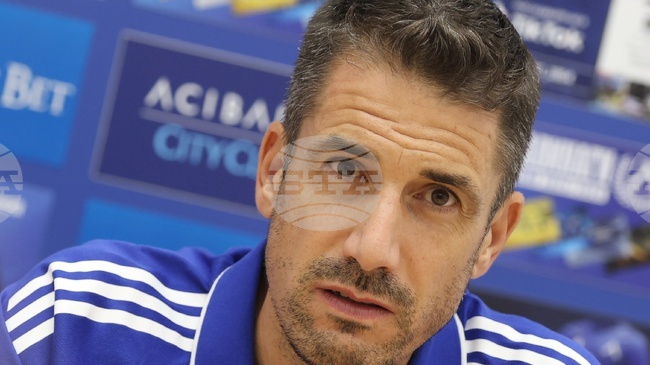 Старши треньорът на Левски Хулио Веласкес ще даде пресконференция преди първата тренировка на тима за 2026 година