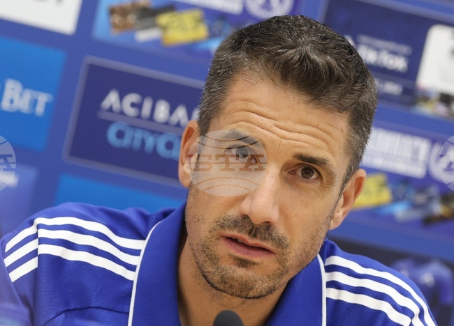 Старши треньорът на Левски Хулио Веласкес ще даде пресконференция преди първата тренировка на тима за 2026 година