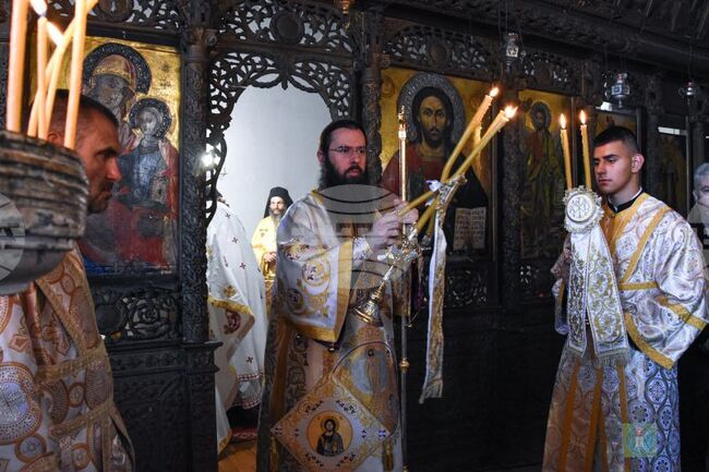 Отслужиха архиерейска света литургия за храмовия празник на църквата "Преображение Господне“ в Поморие