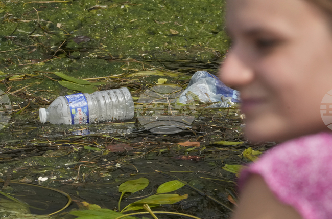 Страните от ЕС подкрепиха химическото рециклиране на пластмасови бутилки