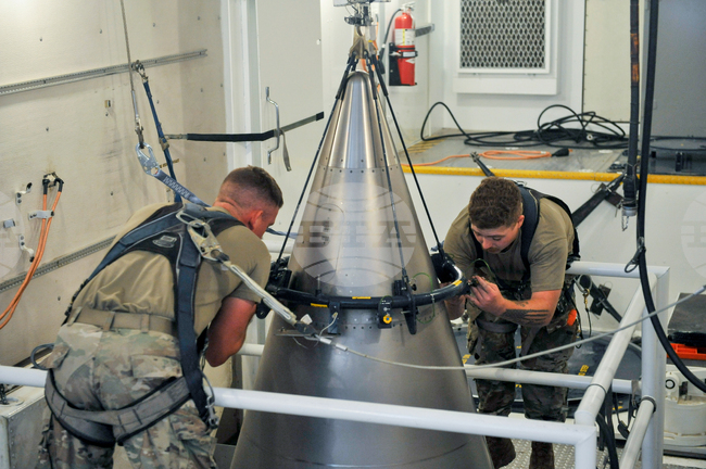 САЩ все още обмислят как да изпълнят заповедта на Тръмп за възобновяване на ядрените опити, каза служител на Държавния департамент пред комисия в Сената