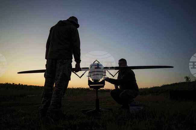 Кола на украинска телевизия се натъкна на магнитна мина близо до Покровск 