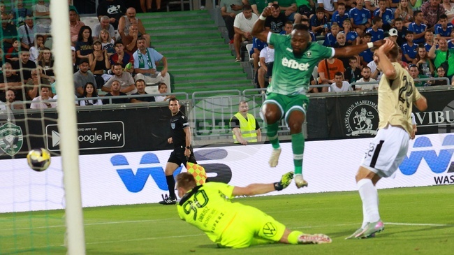 Мечтата на Лудогорец за основната фаза на Шампионска лига угасна след загуба от Ференцварош в Будапеща