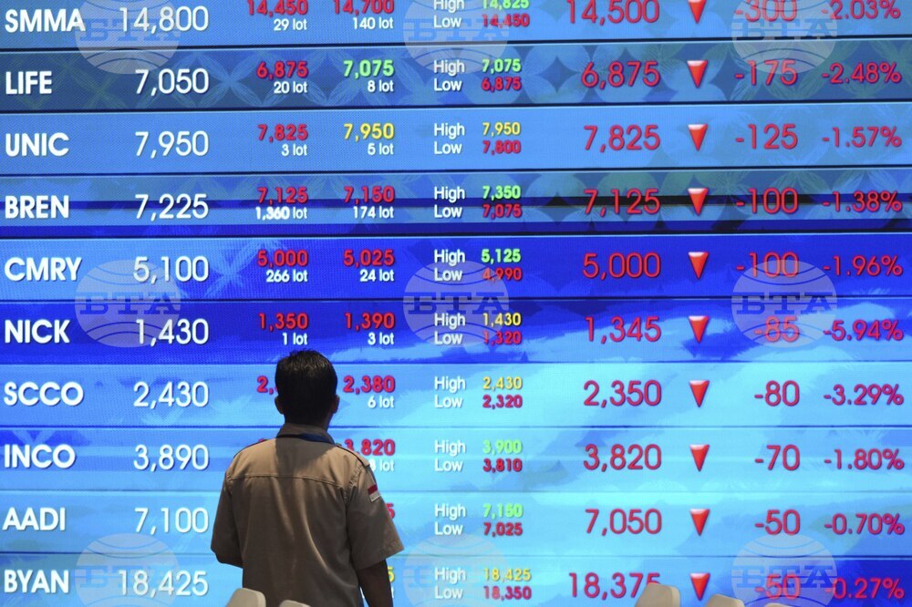 Индексите в Токио приключиха търговията низходящо заради по-силната йена след повишения на Уолстрийт