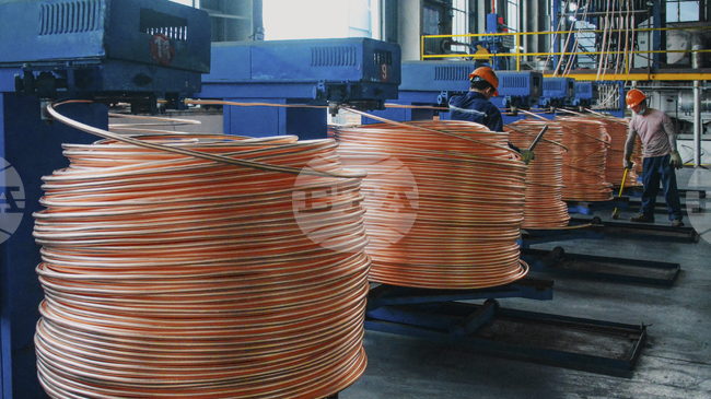 Медта се доближава до 12 000 долара за тон на фона на спада в предлагането