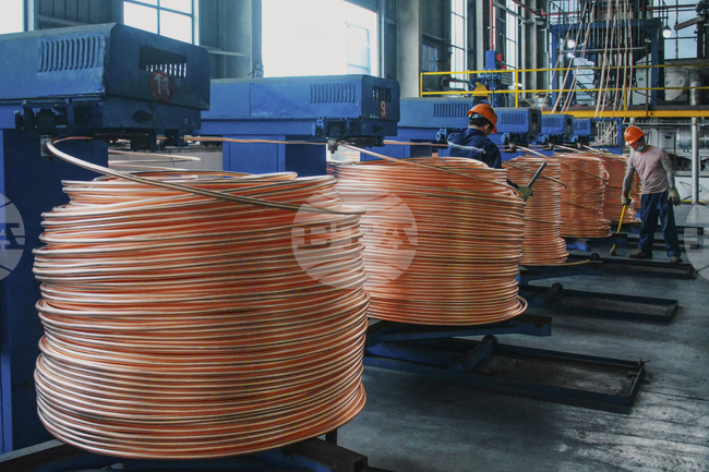 Медта се доближава до 12 000 долара за тон на фона на спада в предлагането