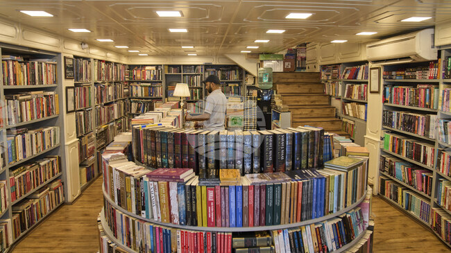 На магията и личната трансформация е посветено творчеството на писателя Карлос Кастанеда, от чието рождение се навършват 100 години