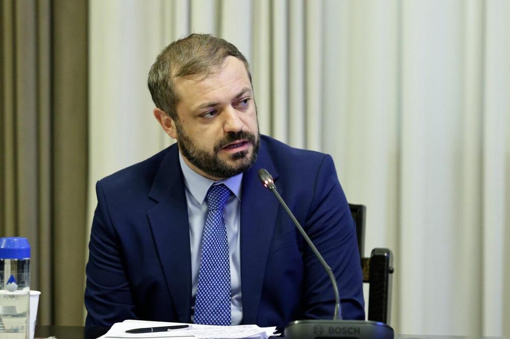АРМЕНПРЕС: Армения се превърна от износител на скрап в производител, който се стреми да изнася готова продукция, заяви министърът на икономиката
