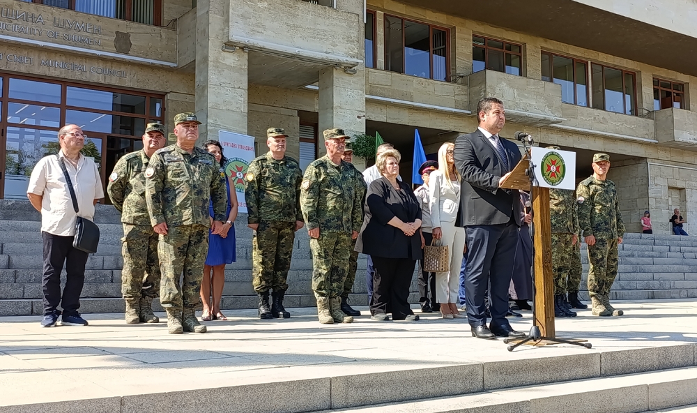 Община Шумен: С церемония пред Община Шумен бяха изпратени 97 военнослужещи на мисия в Косово