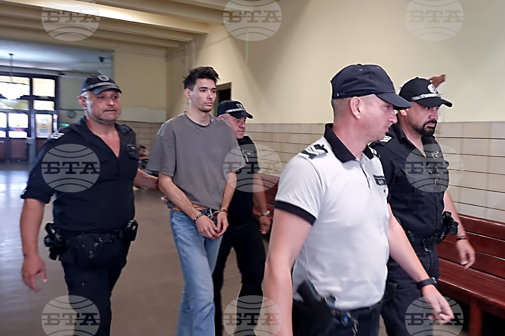 В ареста остава 21-годишен молдовец, заловен в Ямбол да превозва мигранти
